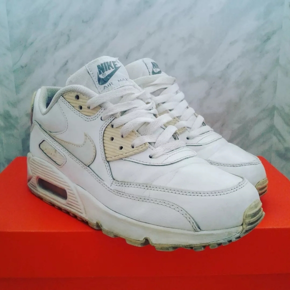 Nike Air Max 90 Ltr Sneaker GS 6.5Y  women's size 8 triple White 724821-100 - Picture 3 of 6